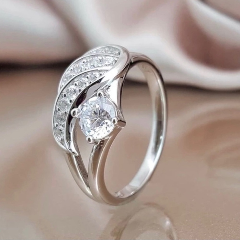 New! Elegant Silver Gemstone Sparkly Fashion Ring